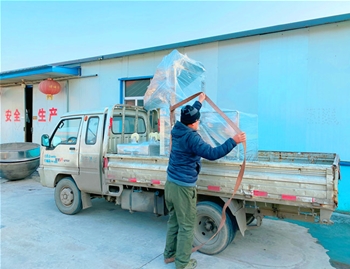 滚揉机专用液压上料器1台，可提升专用200L不锈钢料车2台，发货深圳