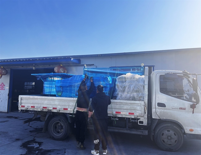 河南客户订购电加热夹层锅1台 800真空包装机一台 凉肉架2个发货